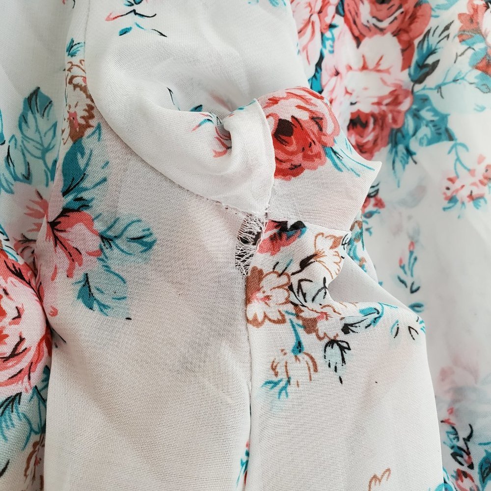 SEDUCTIONS | Flowy floral blouse with bell sleeves and cinched hem (Size M) - Picture 10 of 10
